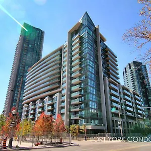 Lakefront Living Downtown - Free Parking, Gym, Indoor Pool , Toronto Canada